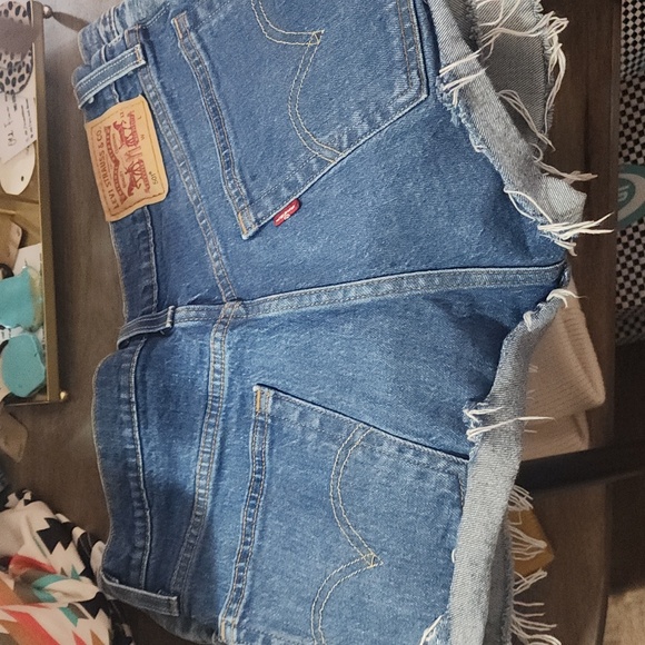 Levis cutoffs - Picture 2 of 2